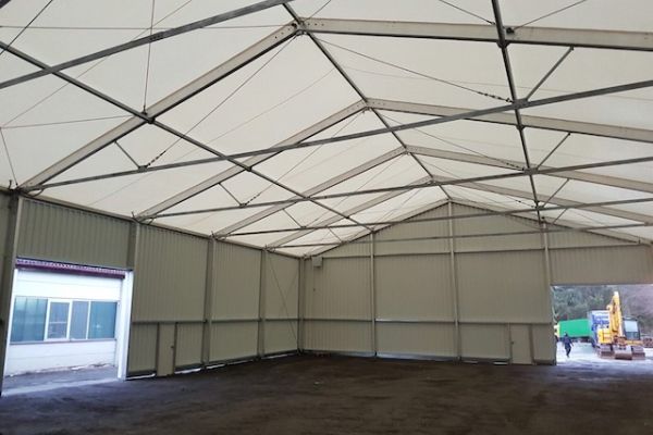 Produktions- und Lagerhalle 